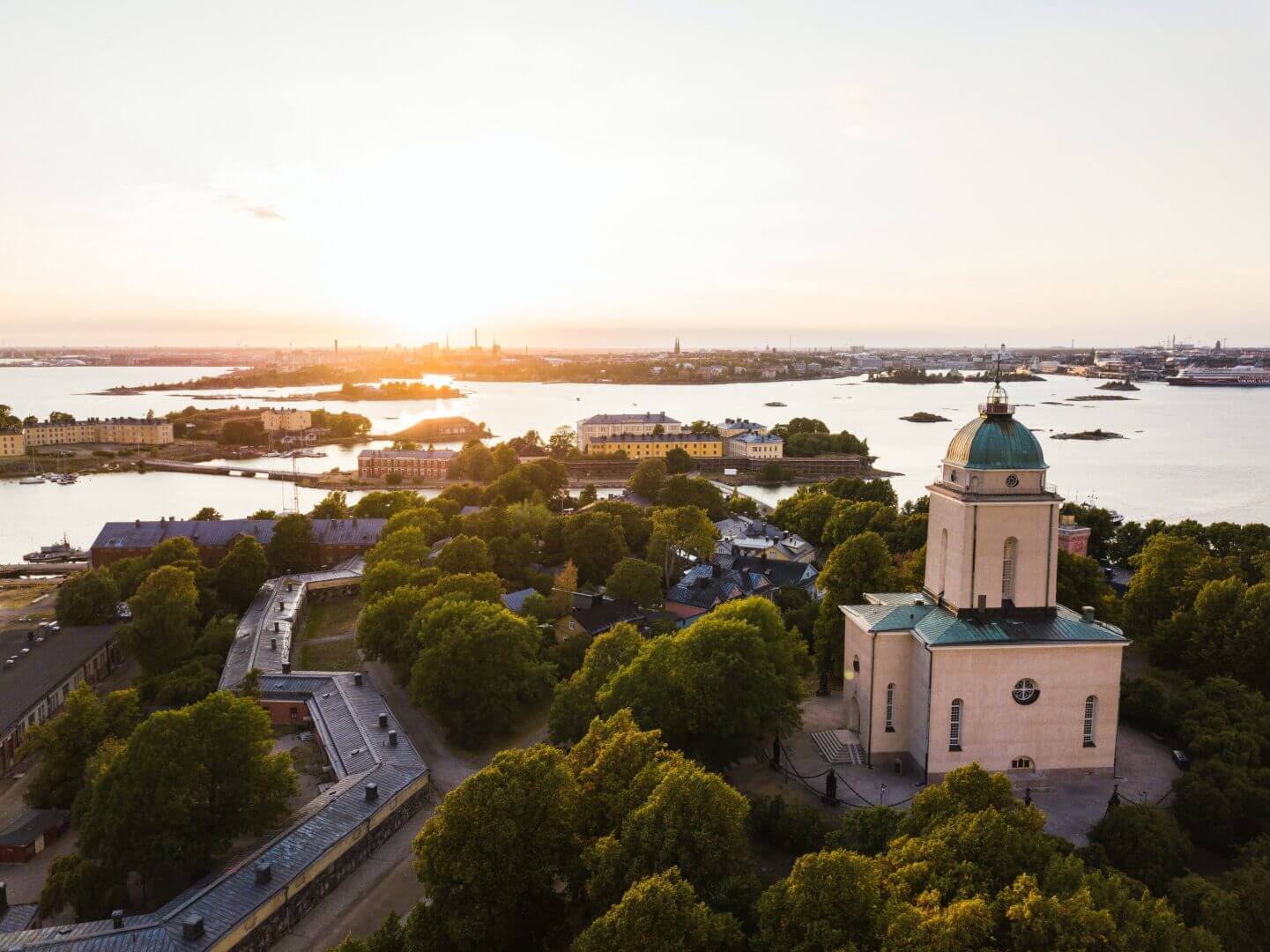 Sunset over Suomenlinna Sea Fortress in Helsinki. Suomenlinna fortress is an UNESCO world heritage site and the biggest tourist attraction in Helsinki - Photo by Julius Jansson on Unsplash Sunset over Suomenlinna Sea Fortress in Helsinki. Suomenlinna fortress is an UNESCO world heritage site and the biggest tourist attraction in Helsinki - Photo by Julius Jansson on Unsplash